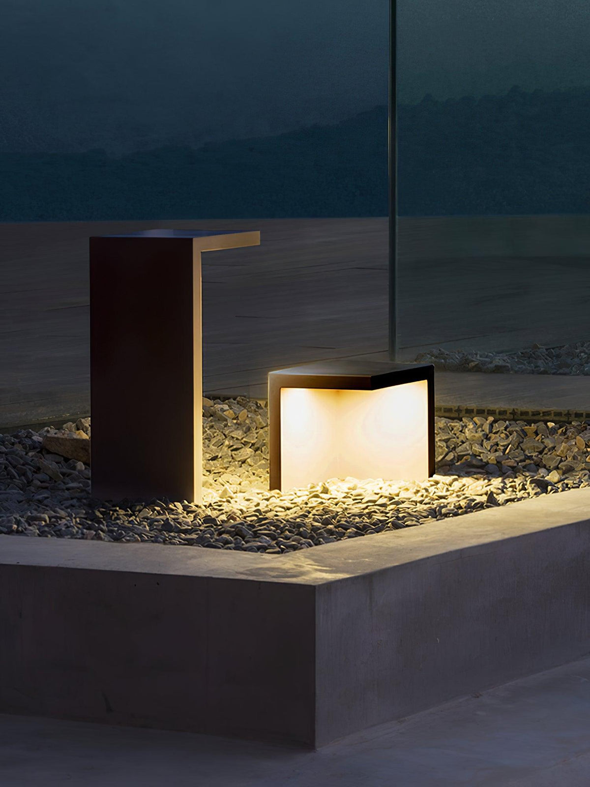 Feriora Modern Steel Table Light