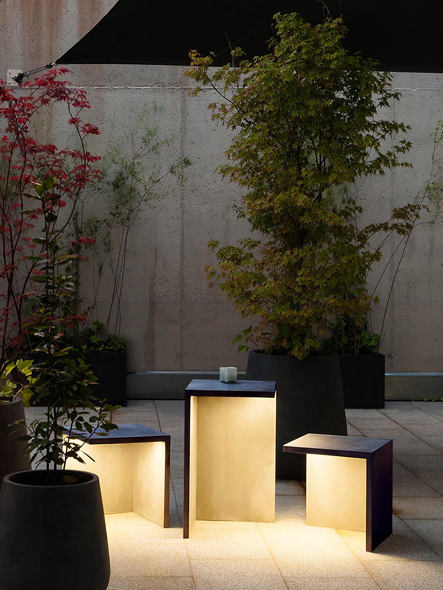 Feriora Modern Steel Table Light