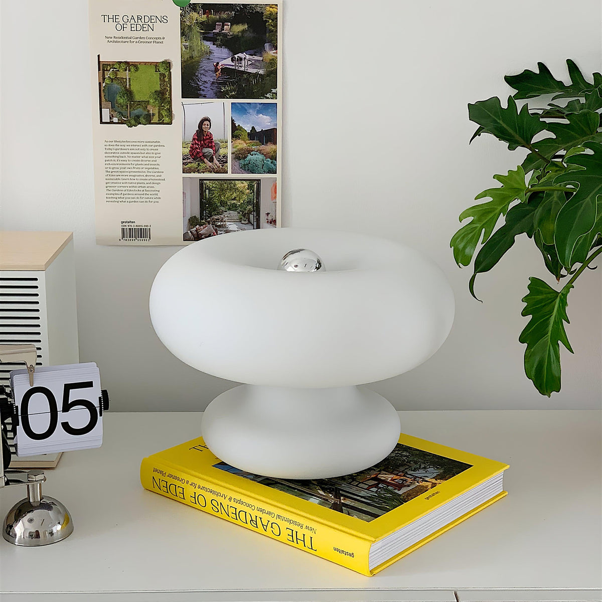 Liorirette Glass Contemporary Table Lamp