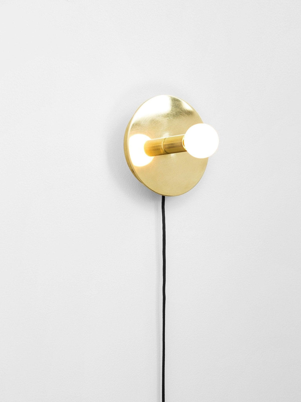 Soluise Wall Lamp Brass Bulb