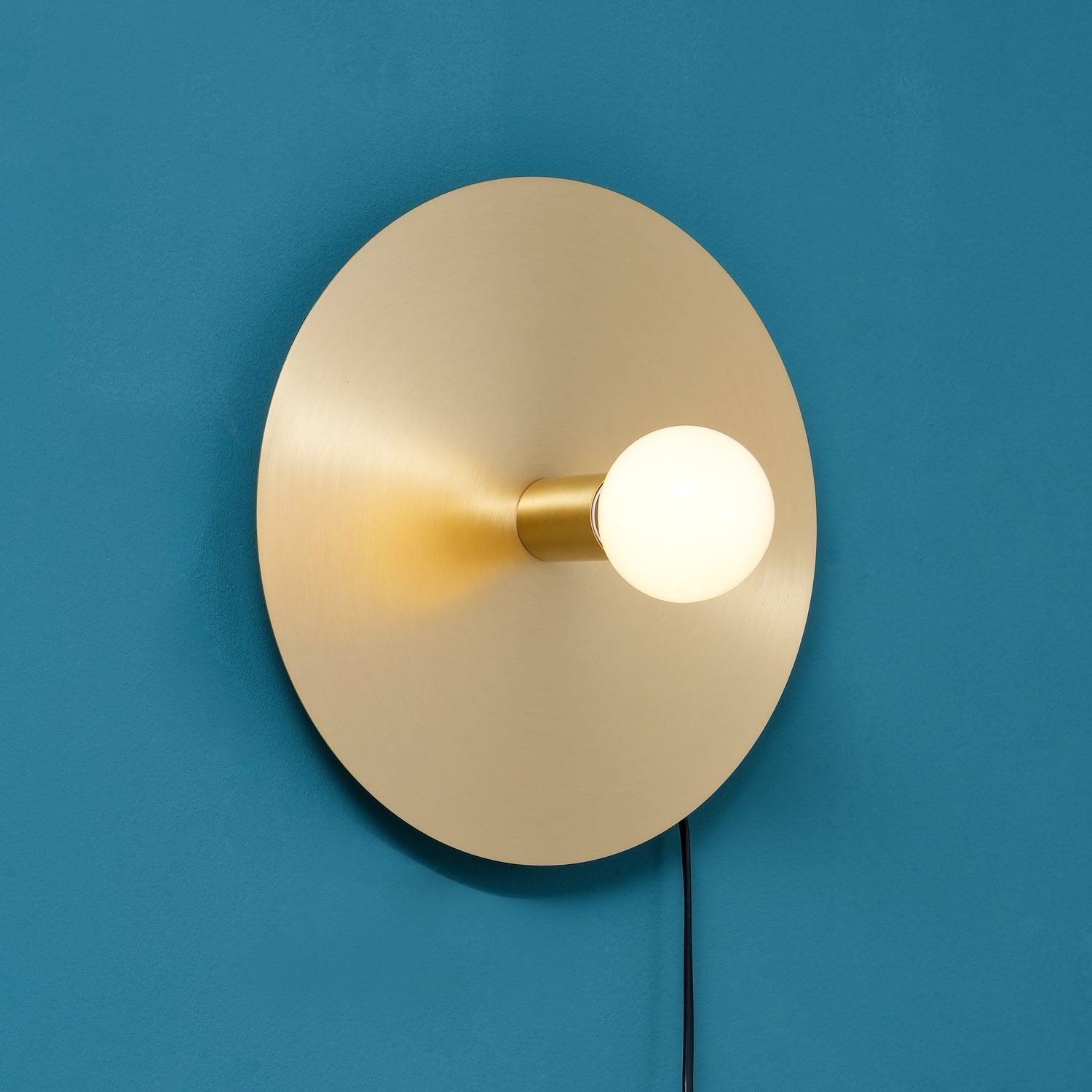Soluise Wall Lamp Brass Bulb