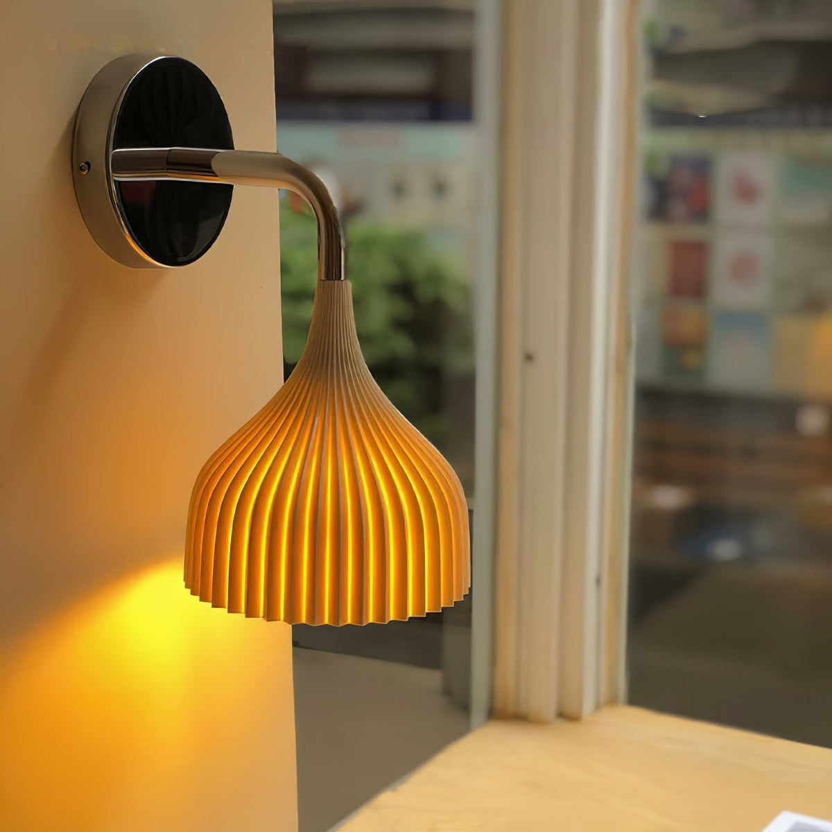 Aurzorus Modern Minimalist Plastic Wall Lamp