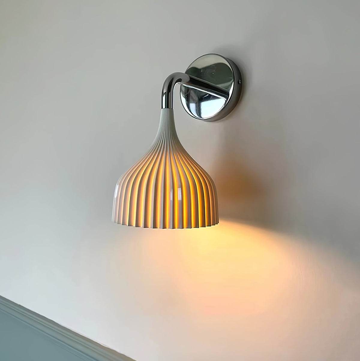 Aurzorus Modern Minimalist Plastic Wall Lamp