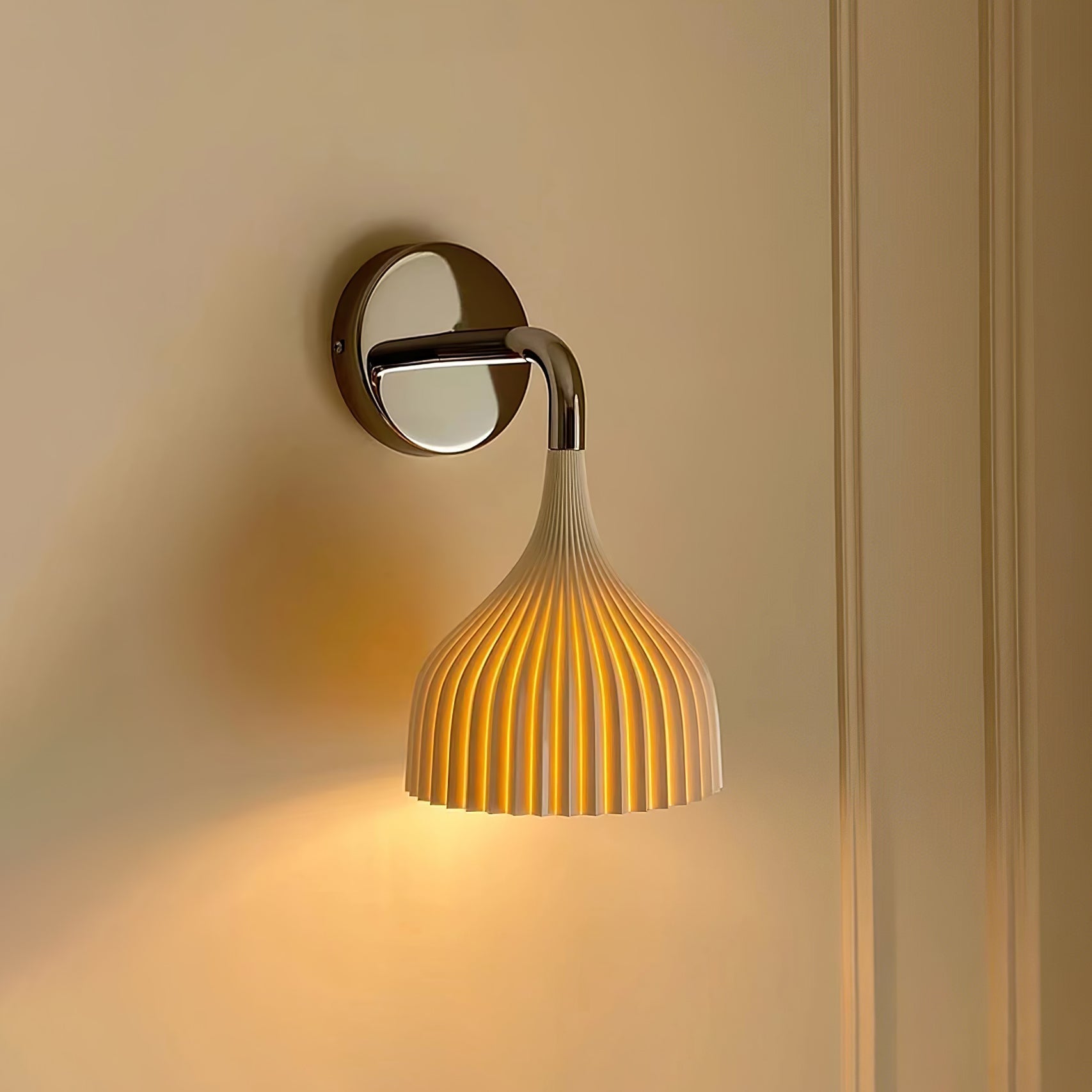 Aurzorus Modern Minimalist Plastic Wall Lamp