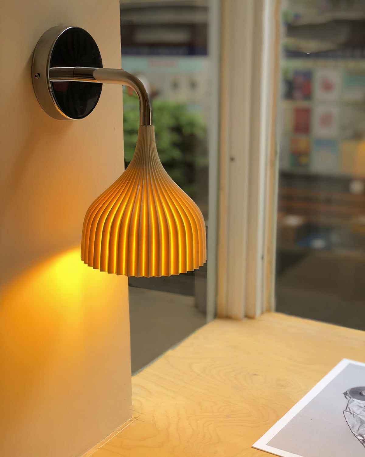 Aurzorus Modern Minimalist Plastic Wall Lamp