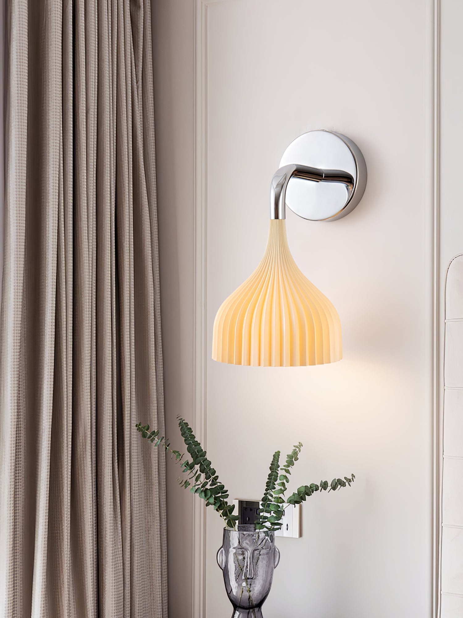 Aurzorus Modern Minimalist Plastic Wall Lamp