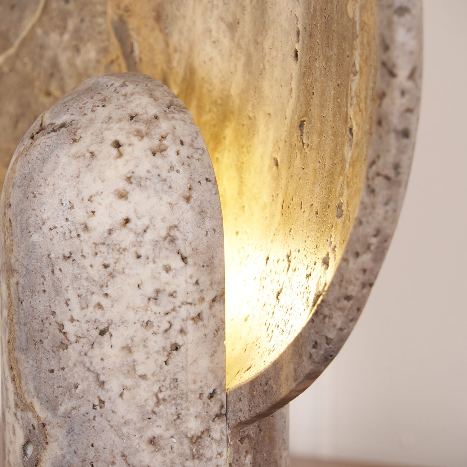 Valemu Saucer-Base Travertine Table Lamp