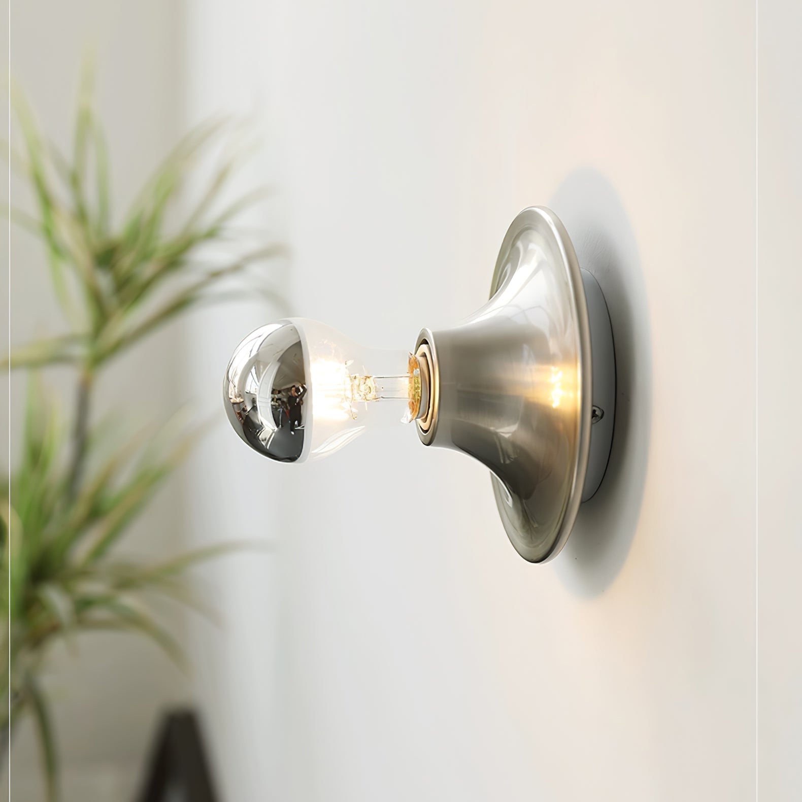 Ortheen Modern Minimalist Glass Sconce Wall lamp