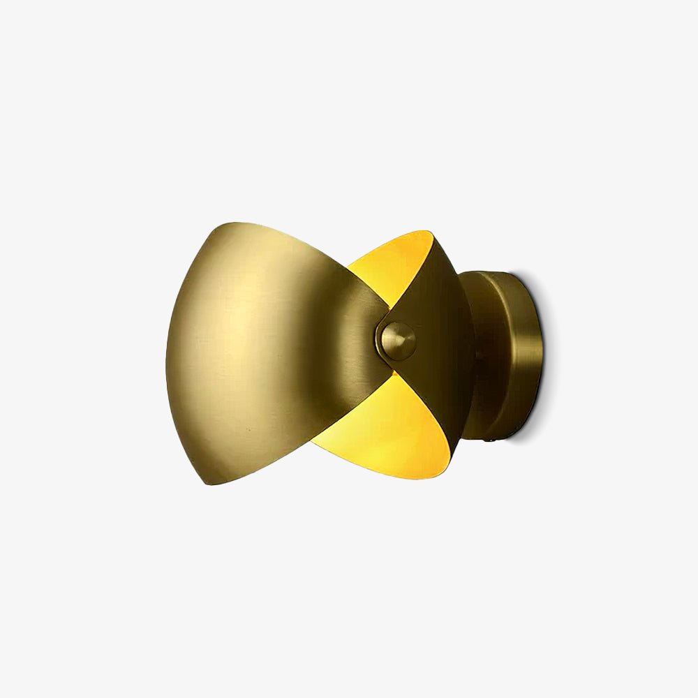 Casirette Elegant Brass Wall Lamp