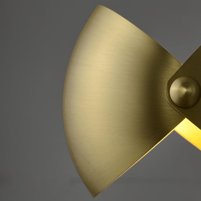 Casirette Elegant Brass Wall Lamp