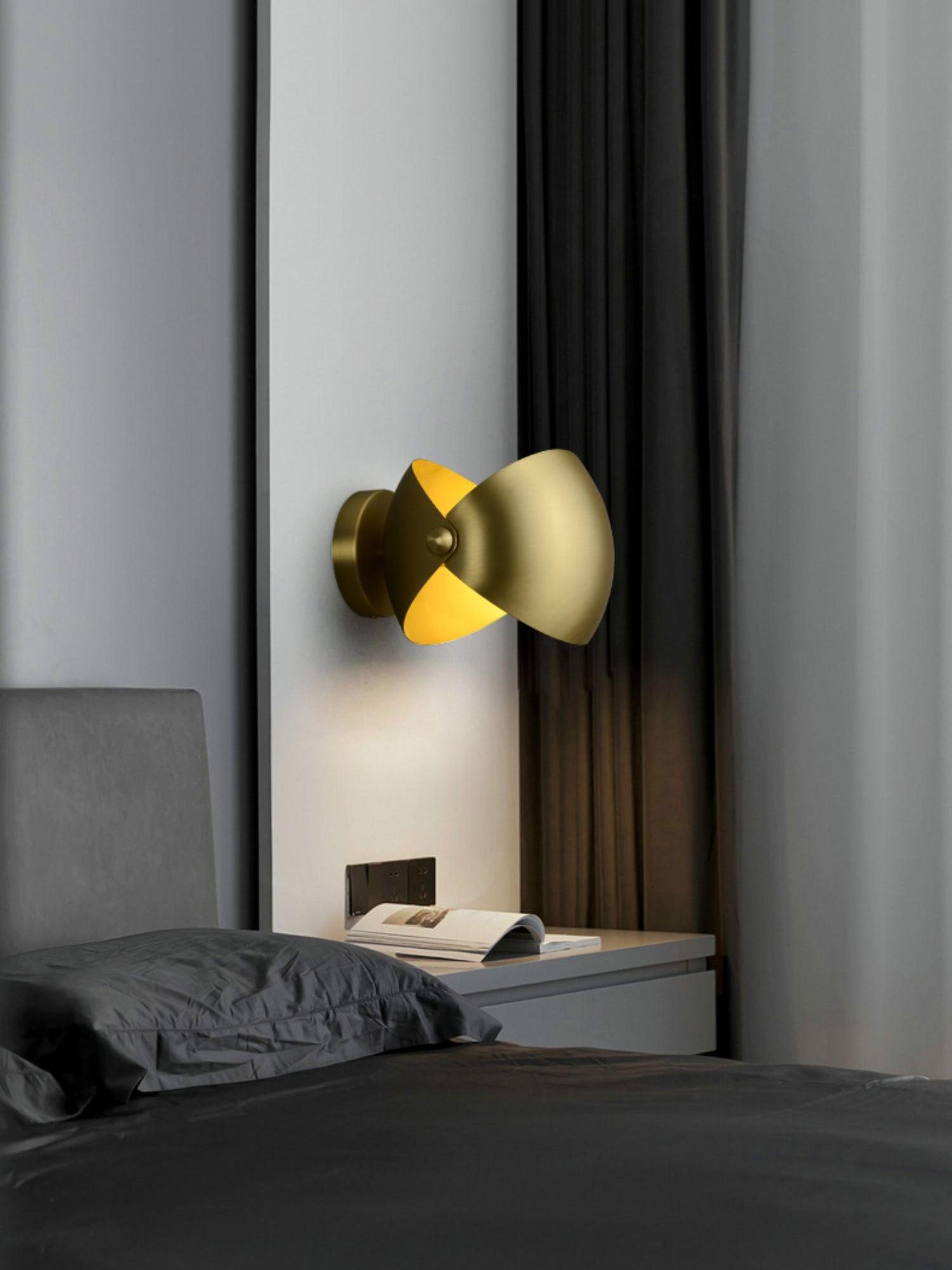 Casirette Elegant Brass Wall Lamp