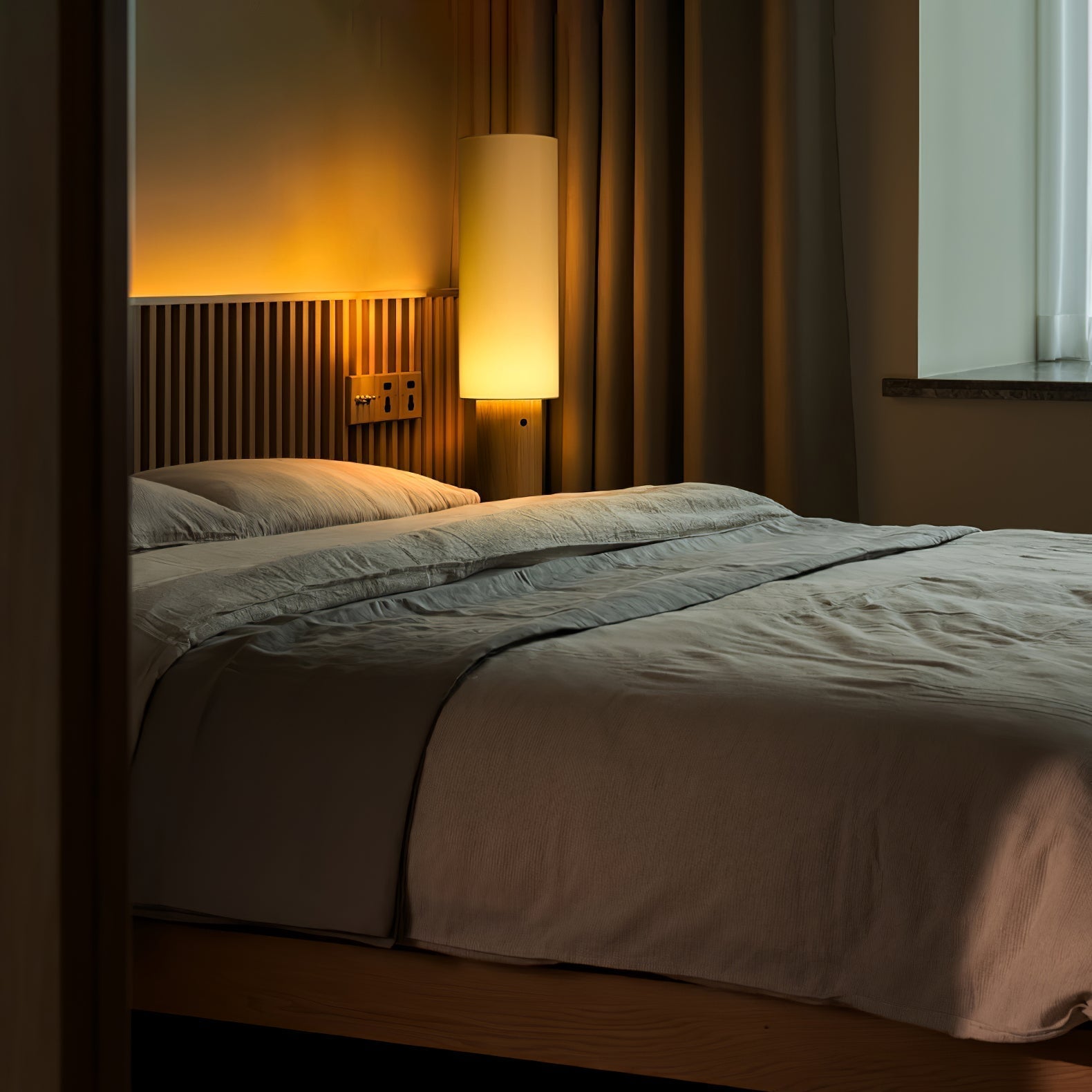Uvynir Cylindrical Wood Floor Lamp