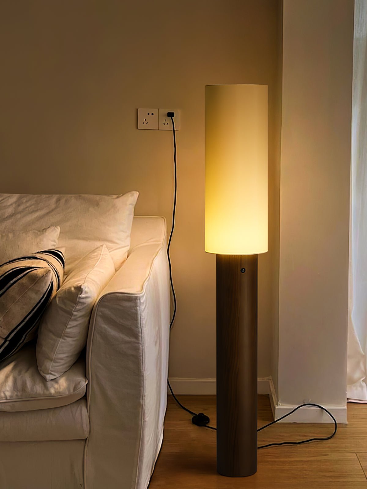 Uvynir Cylindrical Wood Floor Lamp