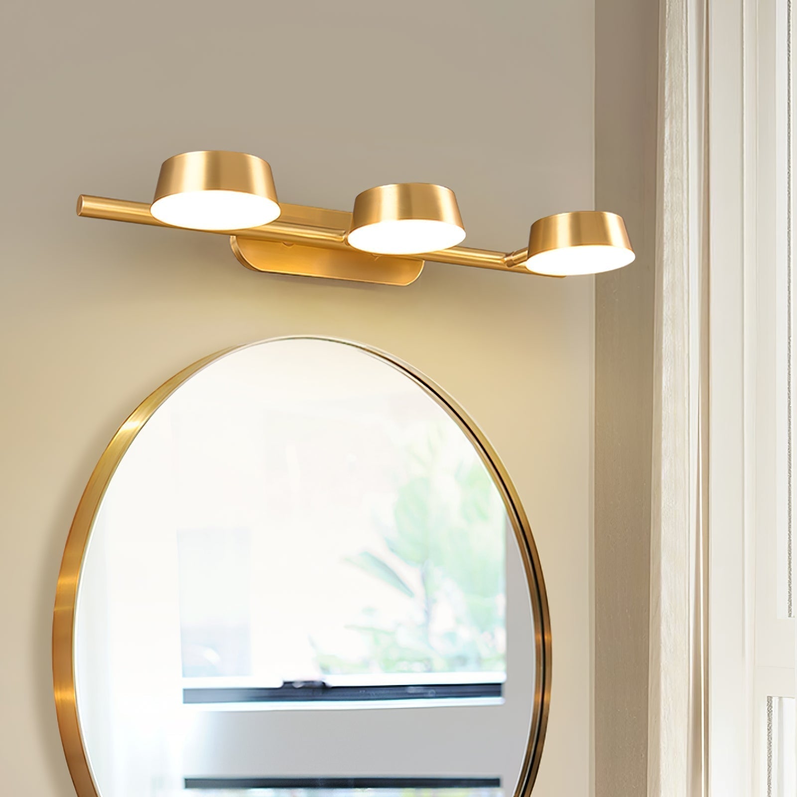 Xara Premium Elegance Vanity Brass Wall Light