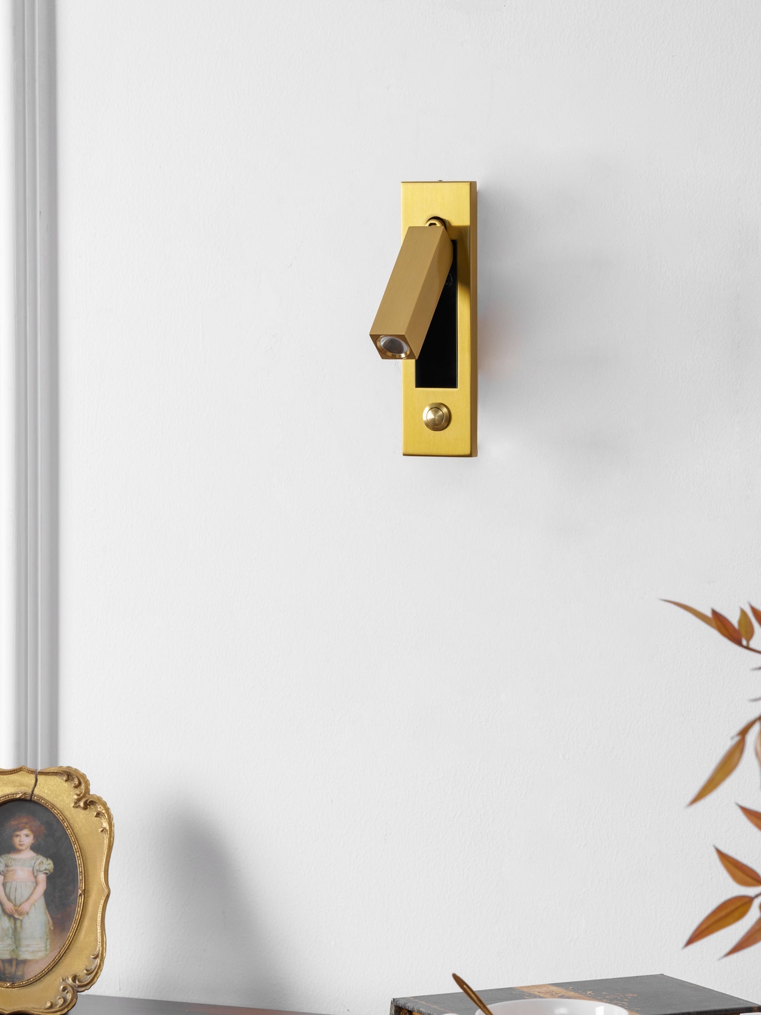 Everwick Embedded Bedside Indoor Wall Light