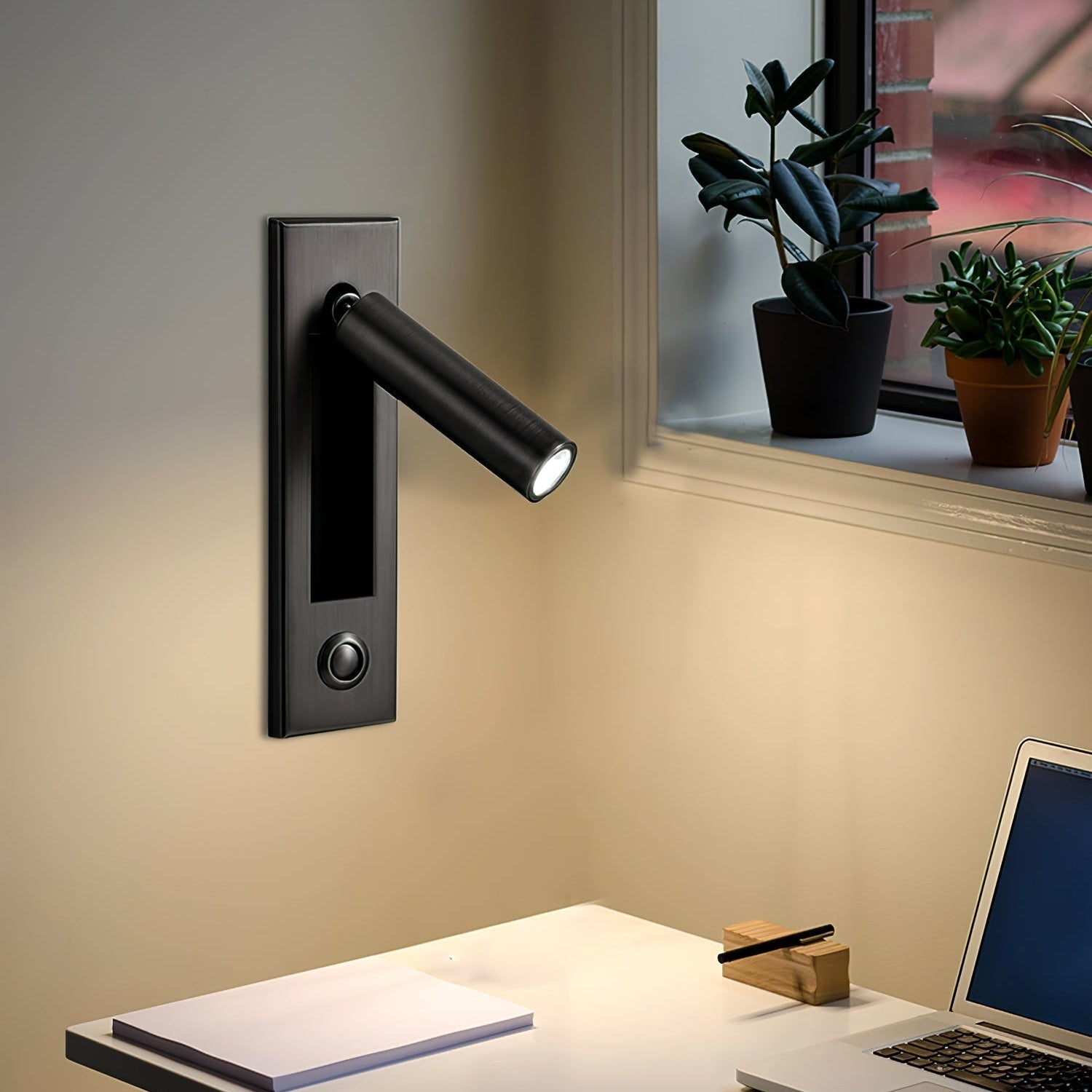 Everwick Embedded Bedside Indoor Wall Light