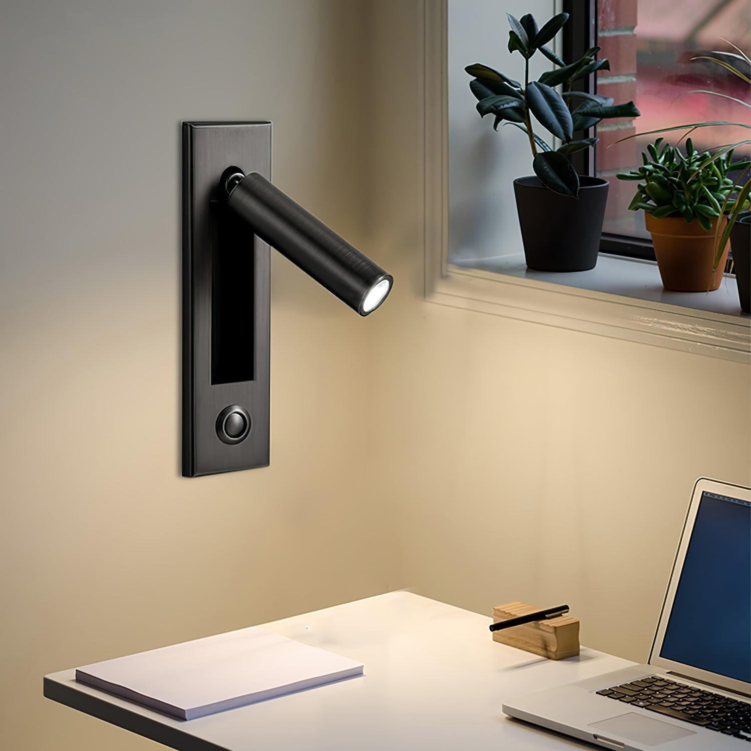 Everwick Embedded Bedside Indoor Wall Light