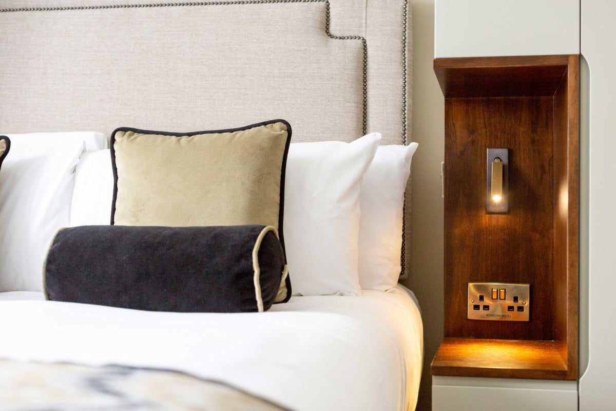 Everwick Embedded Bedside Indoor Wall Light