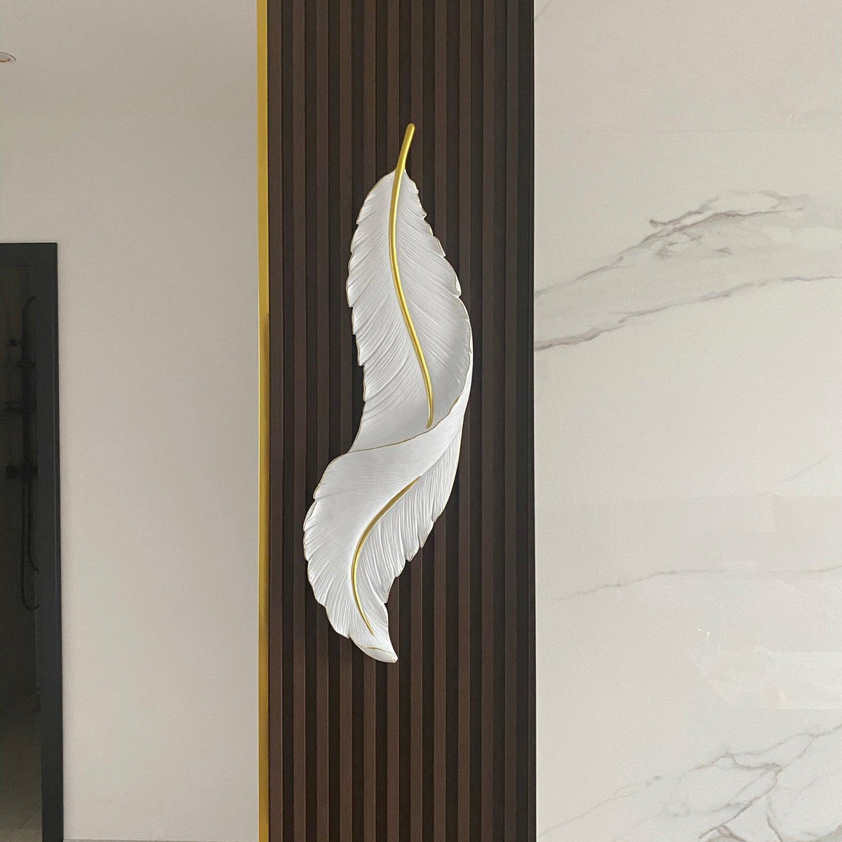 Arvess Individual Creativity Feather Resin Wall Lamp