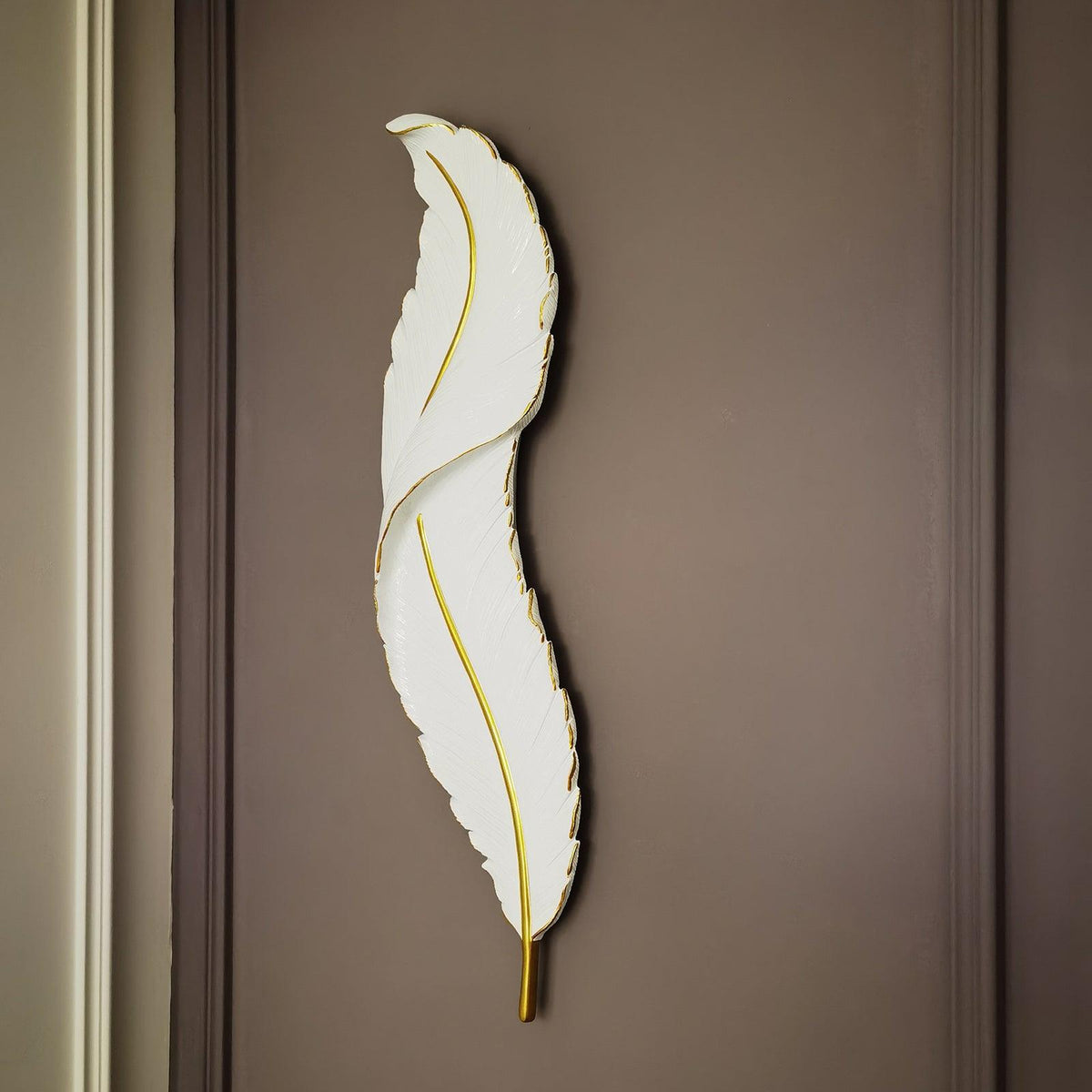 Arvess Individual Creativity Feather Resin Wall Lamp