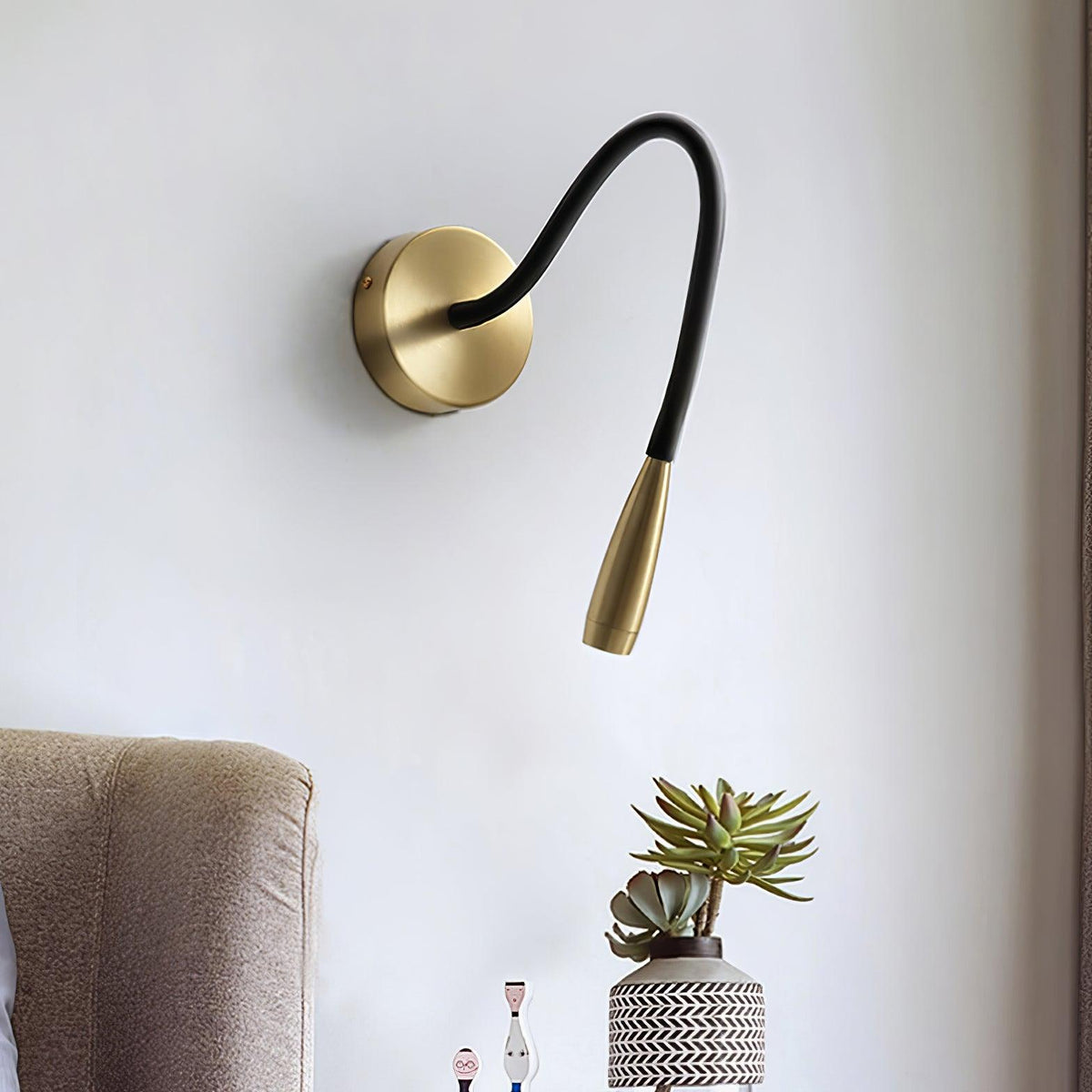 Rivanelle Modern Minimalist Plug-in Wall Light