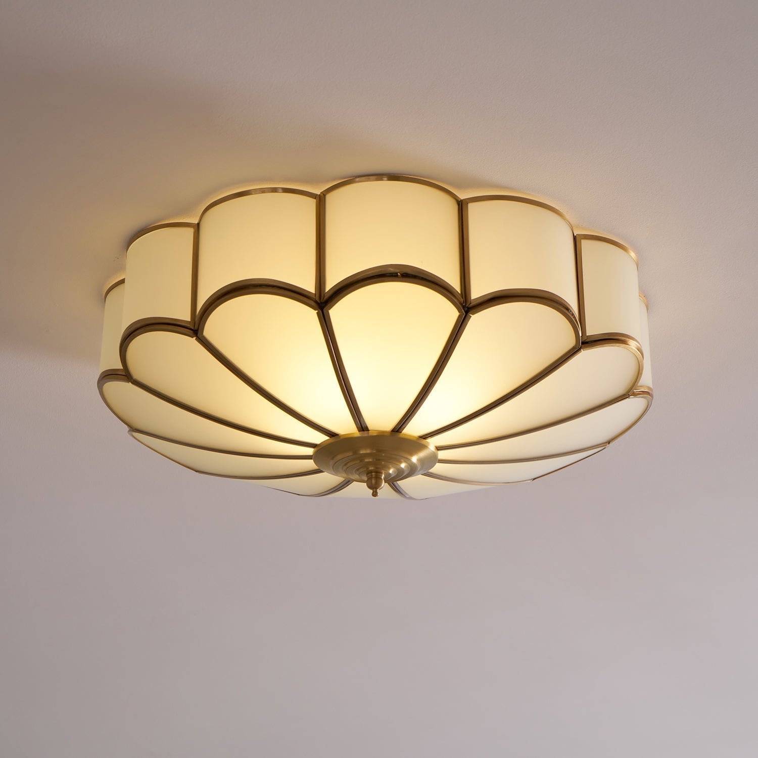 Lustra Ceiling Light Flower Shape Glass Brass - Neutral Decor