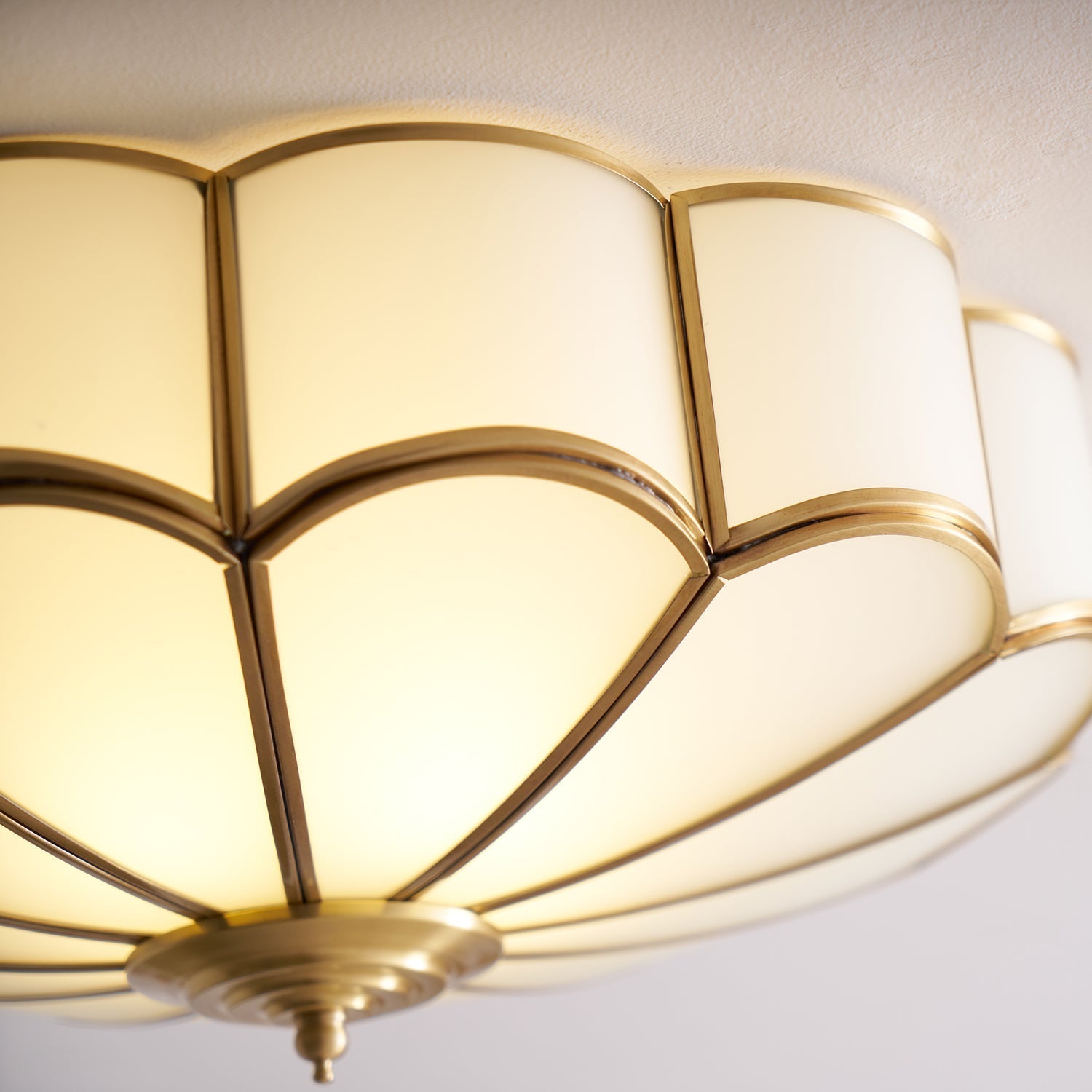 Lustra Ceiling Light Flower Shape Glass Brass - Neutral Decor