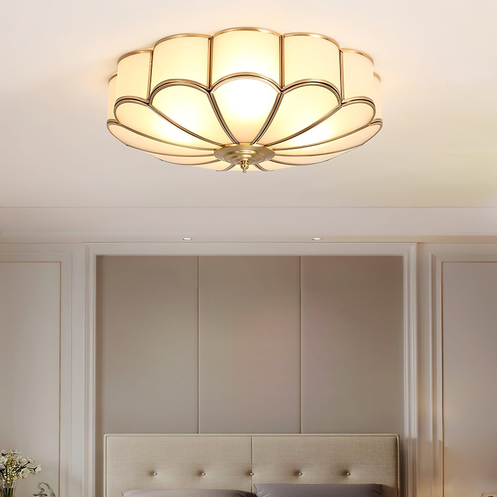 Lustra Ceiling Light Flower Shape Glass Brass - Neutral Decor