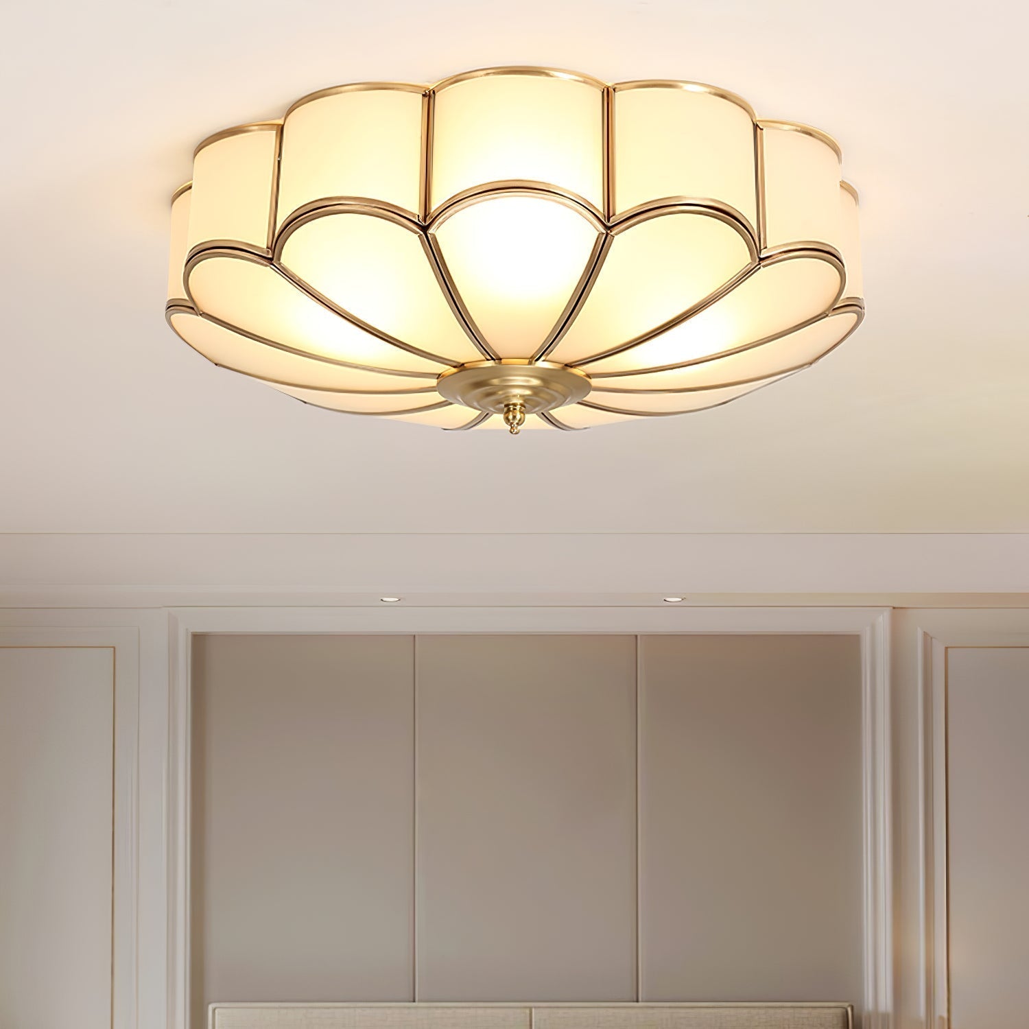 Lustra Ceiling Light Flower Shape Glass Brass - Neutral Decor
