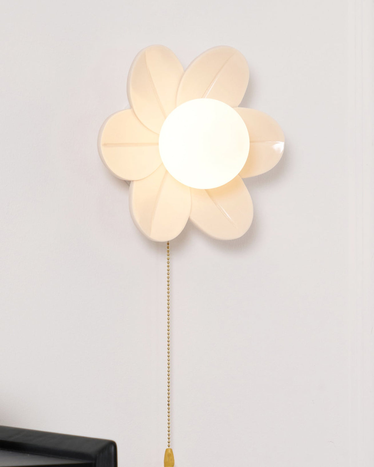 Acroma Nordic Art Flowers Resin Wall Lamp