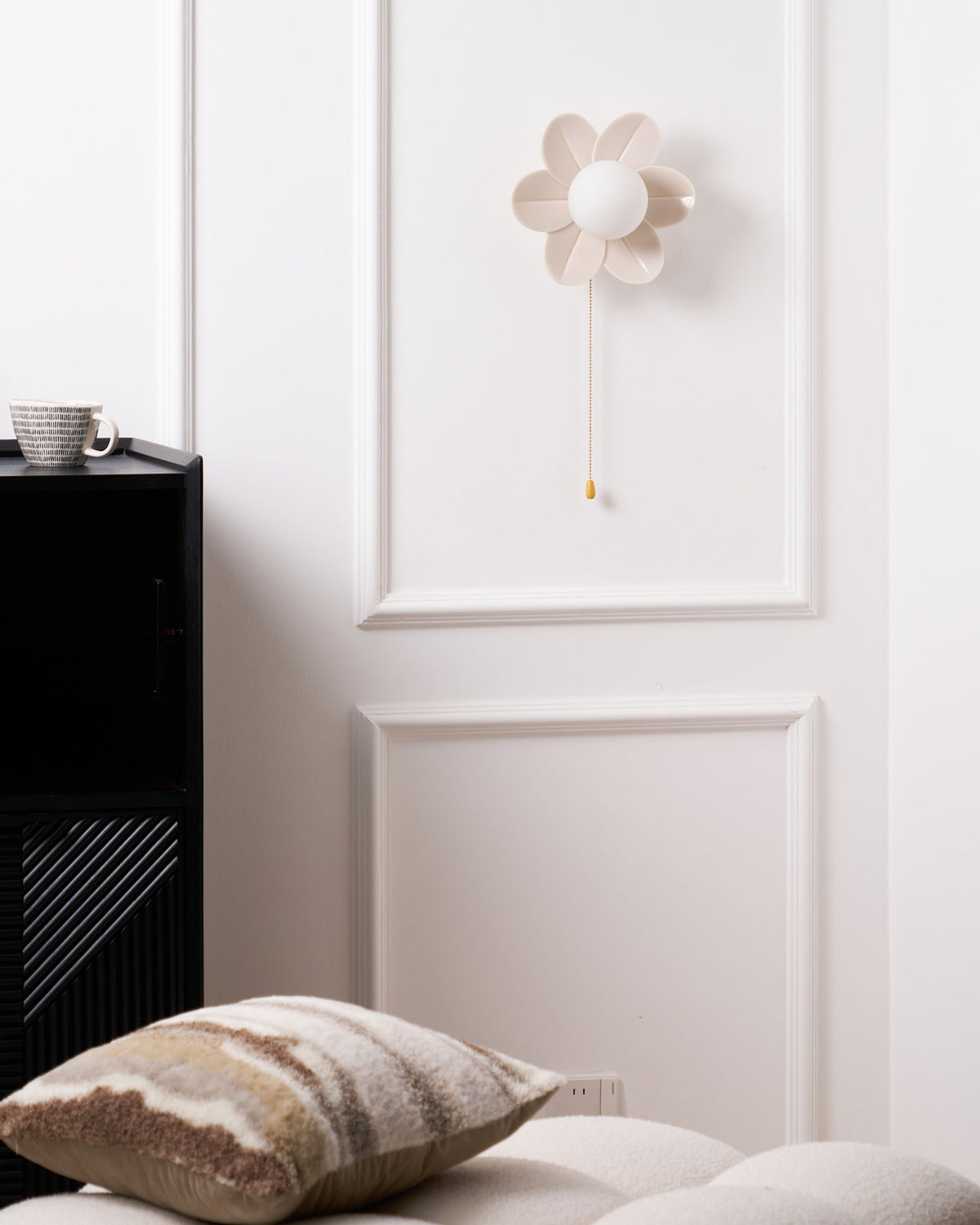 Acroma Nordic Art Flowers Resin Wall Lamp