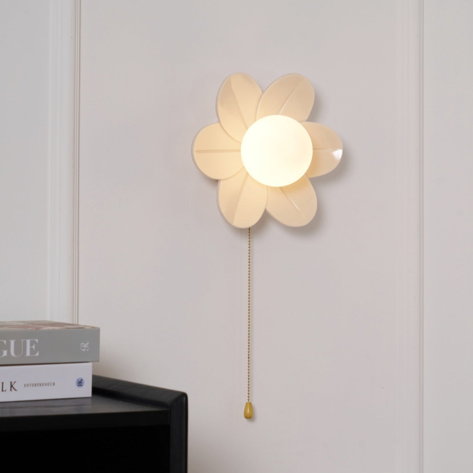 Acroma Nordic Art Flowers Resin Wall Lamp