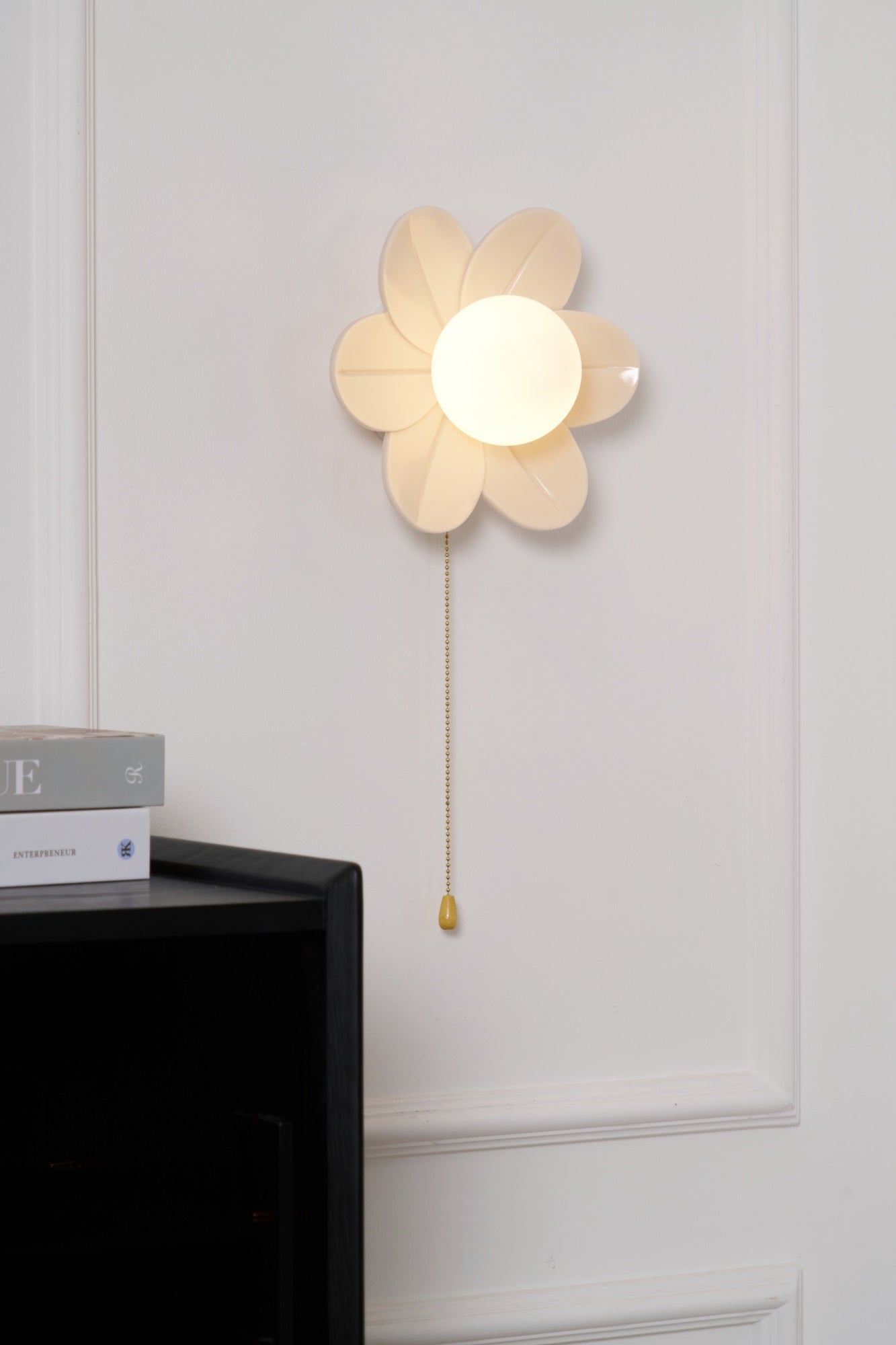 Acroma Nordic Art Flowers Resin Wall Lamp