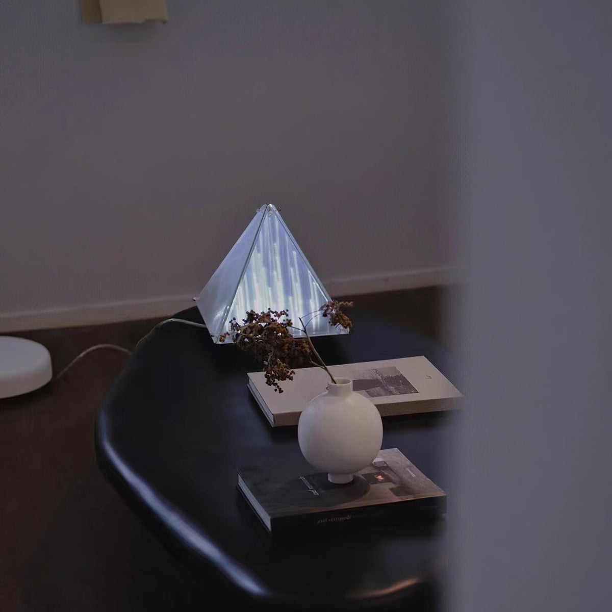 Mymiryre Pyramid Glass Table Lamp