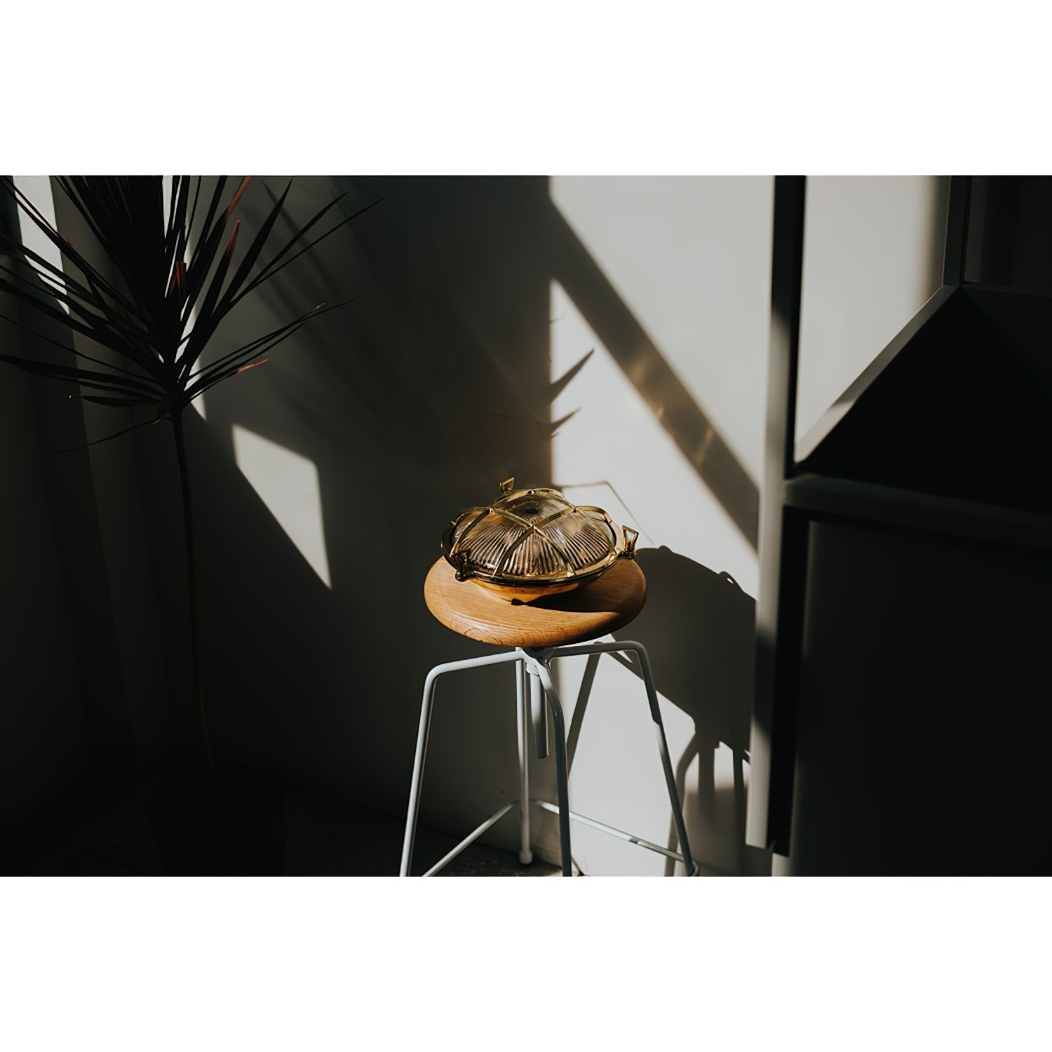 Erthearis Vintage Brass Bunker Sconce Wall Lamp - Neutral Decor