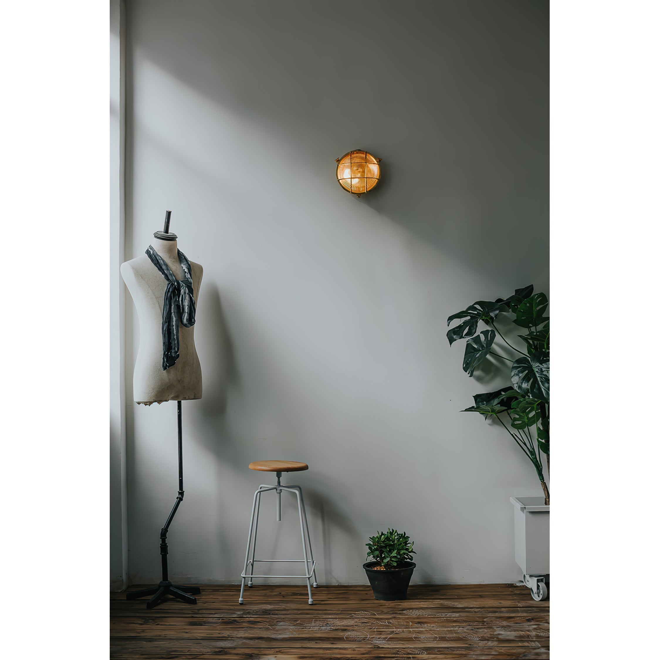Erthearis Vintage Brass Bunker Sconce Wall Lamp - Neutral Decor