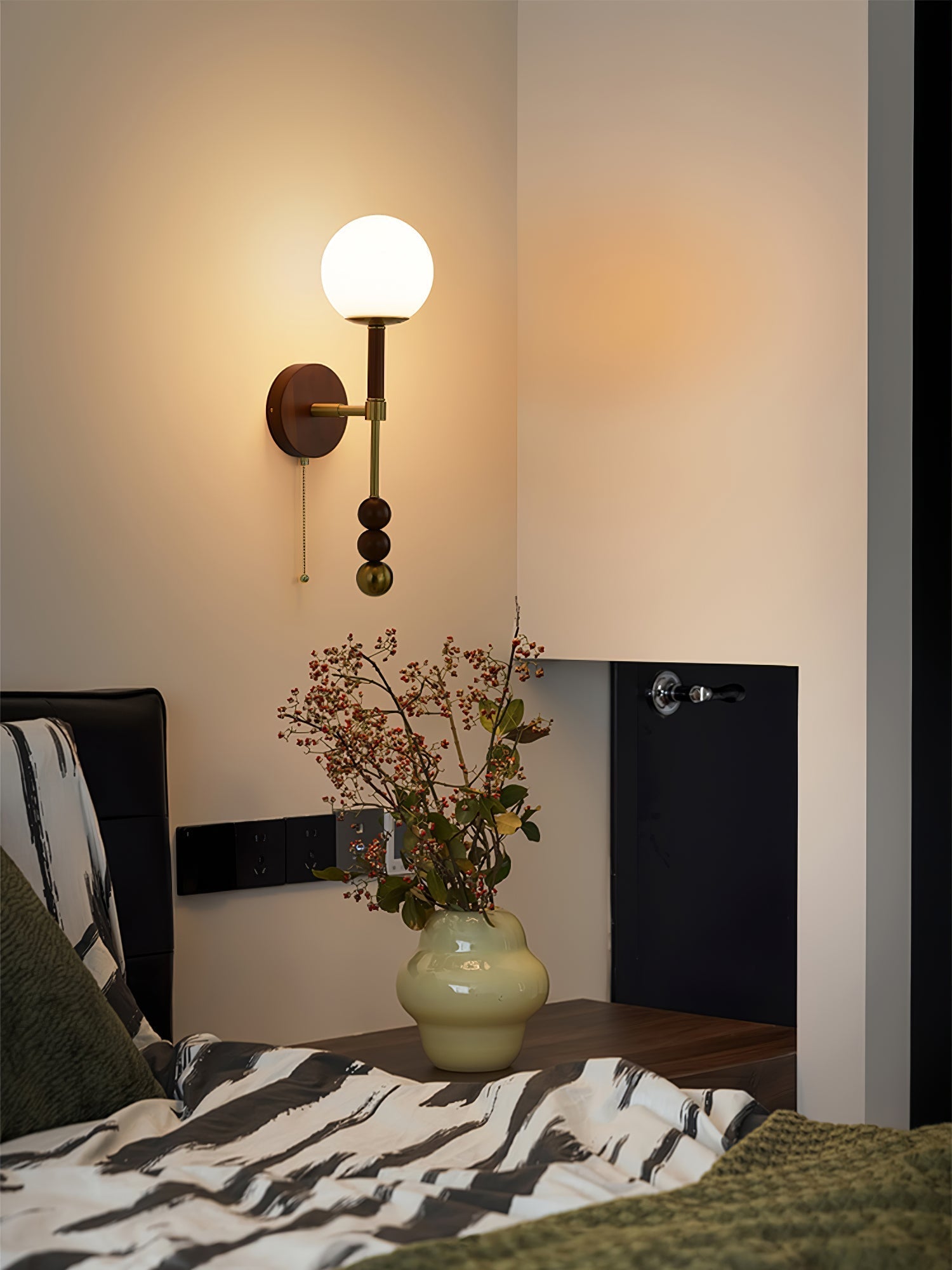 Hilda Roma Elegance Wood Sconce Wall lamp - Neutral Decor