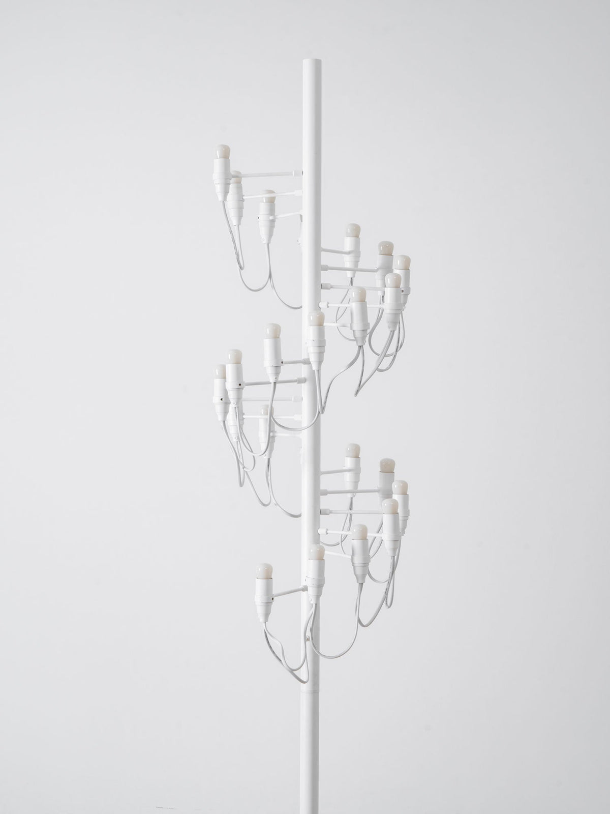 Olliryra Sculptural Steel Floor Lamp