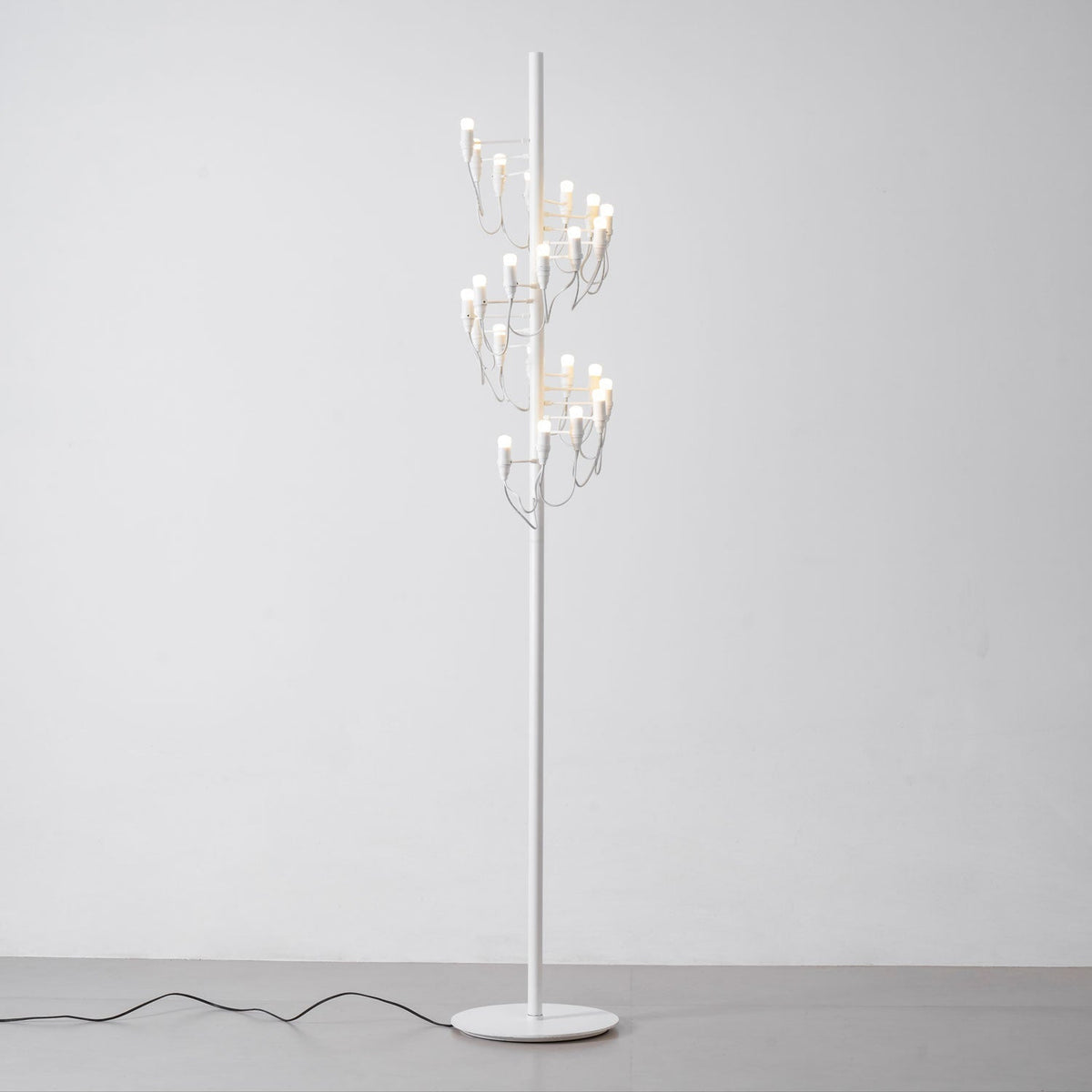 Olliryra Sculptural Steel Floor Lamp