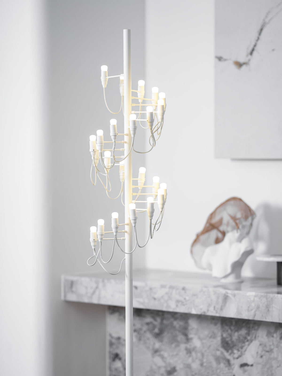 Olliryra Sculptural Steel Floor Lamp