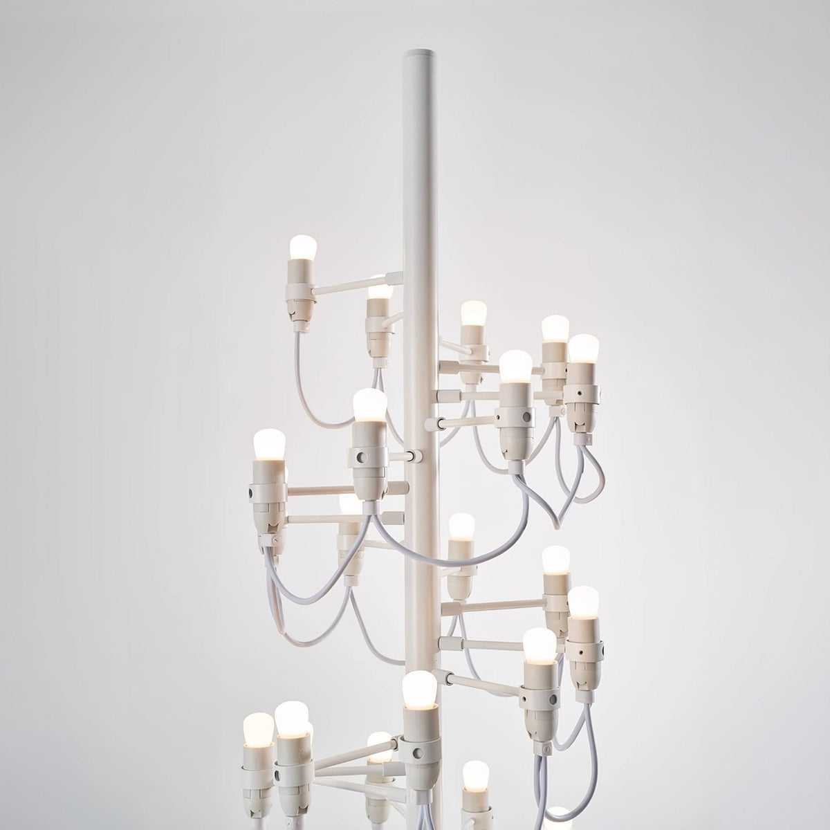 Olliryra Sculptural Steel Floor Lamp