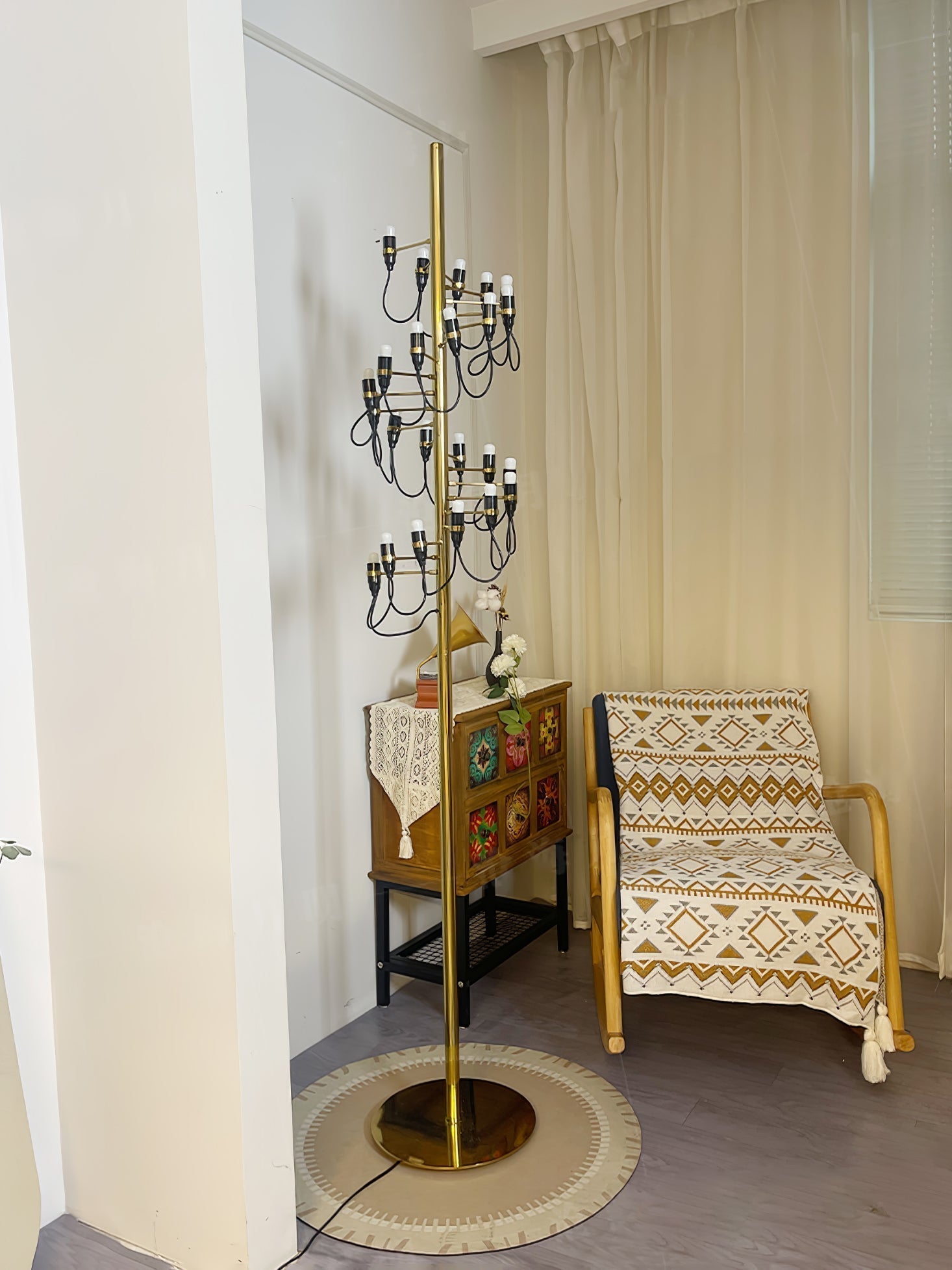 Olliryra Sculptural Steel Floor Lamp