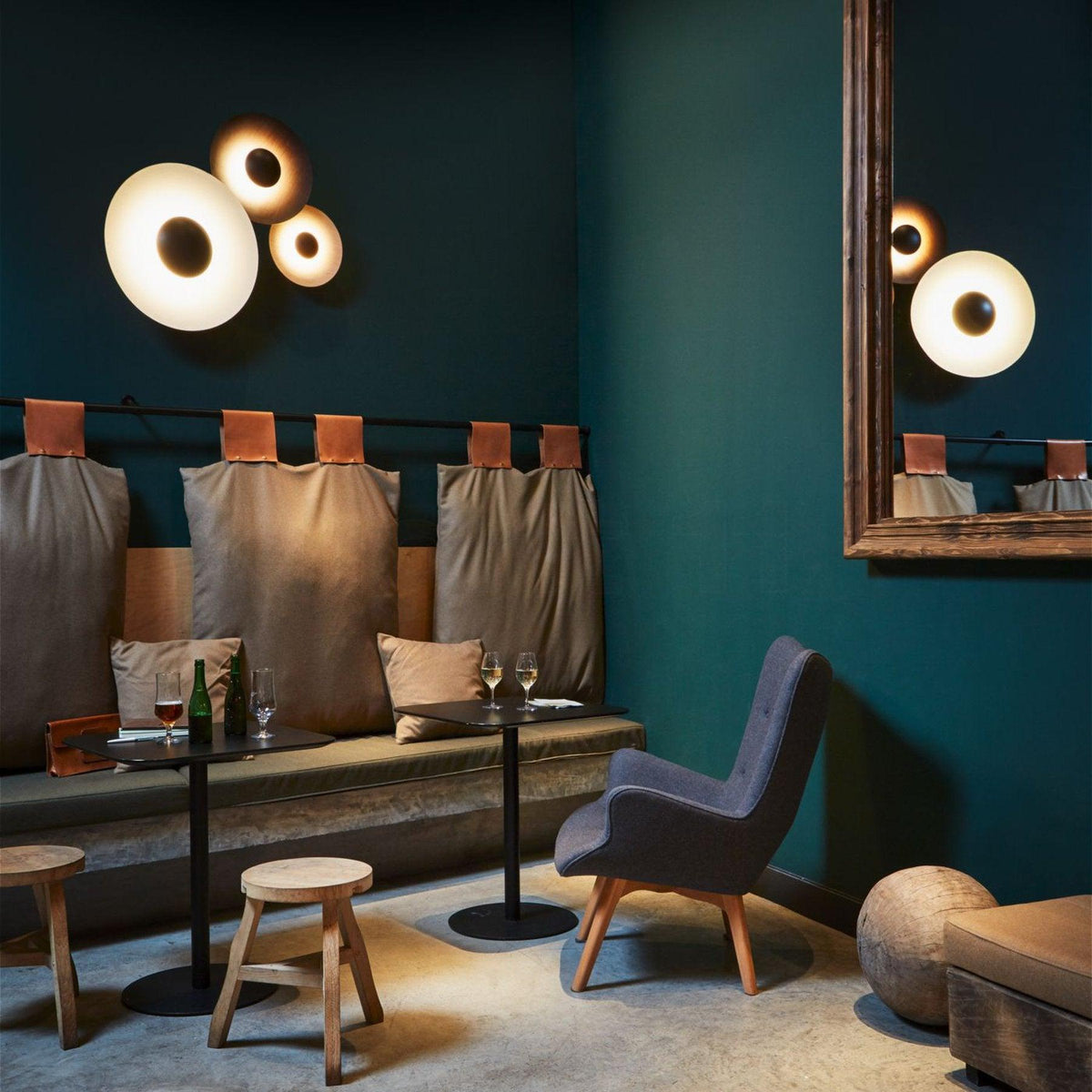 Xevan Elegance Simplicity Glow Wall Light
