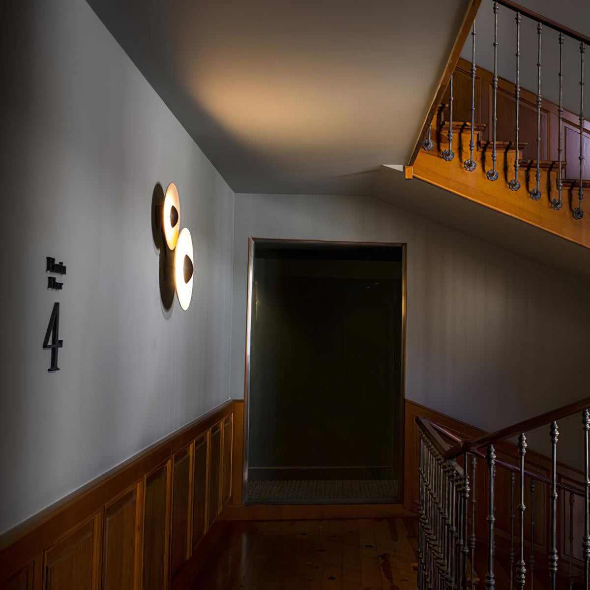Xevan Elegance Simplicity Glow Wall Light