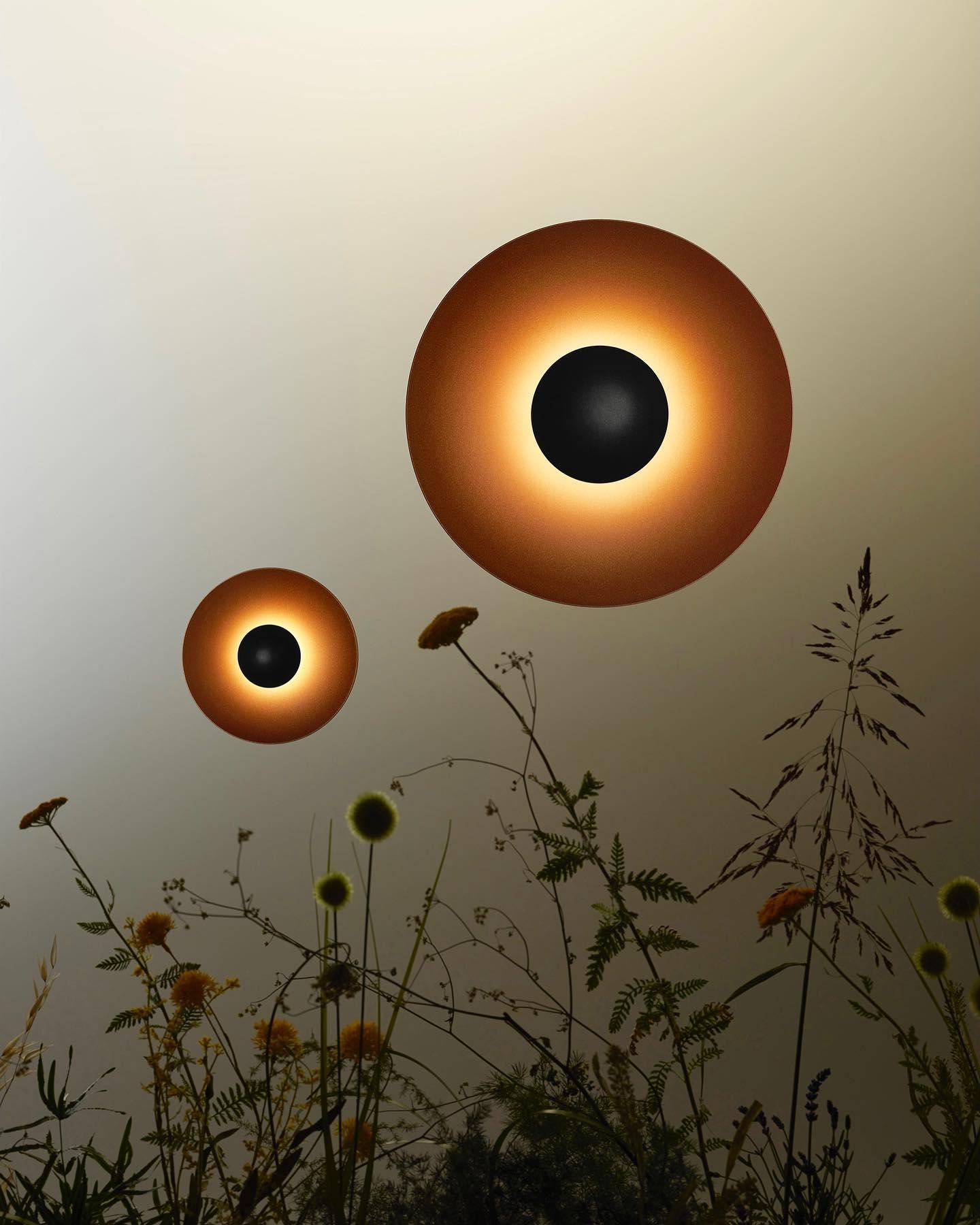 Xevan Elegance Simplicity Glow Wall Light