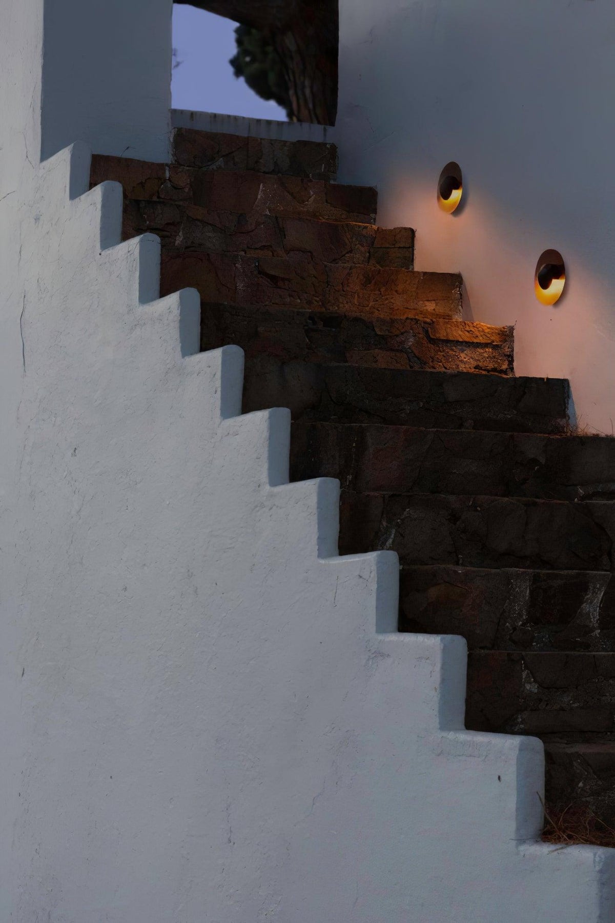 Xevan Elegance Simplicity Glow Wall Light