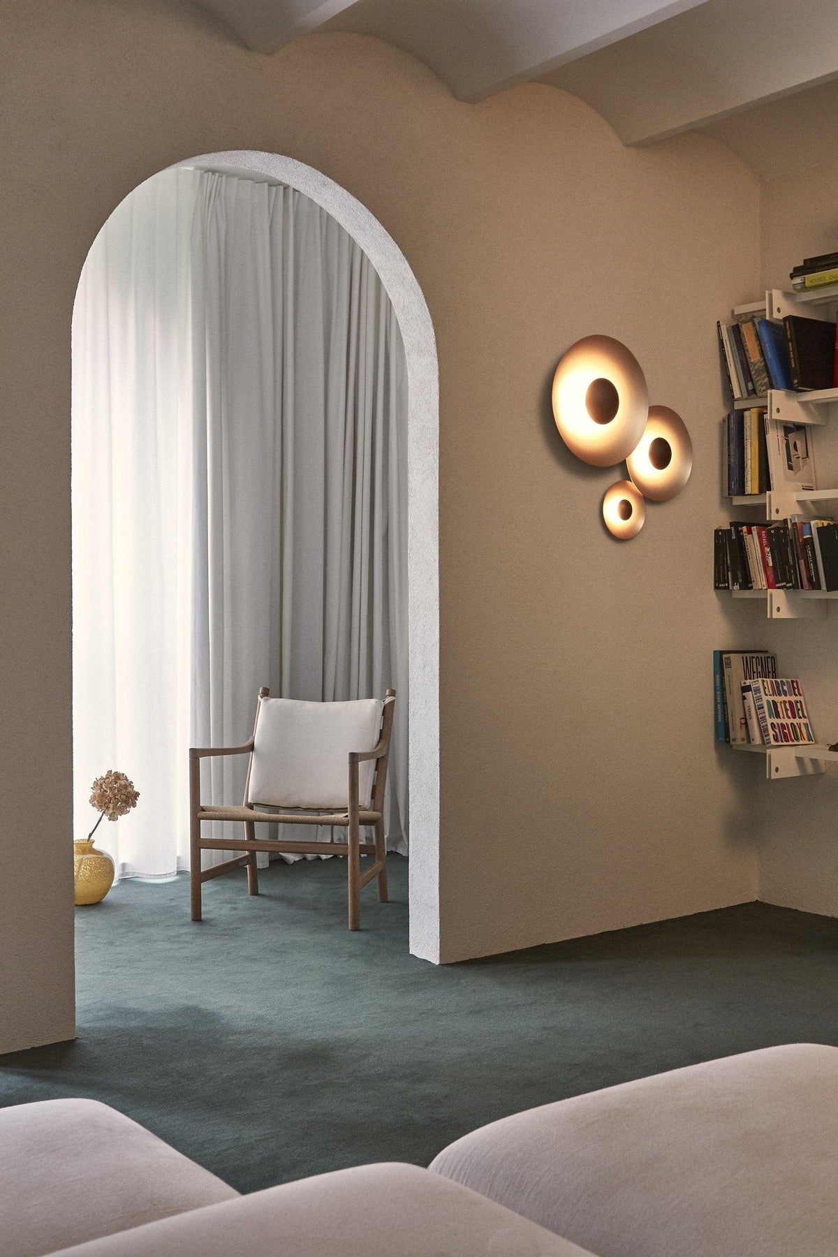 Xevan Elegance Simplicity Glow Wall Light