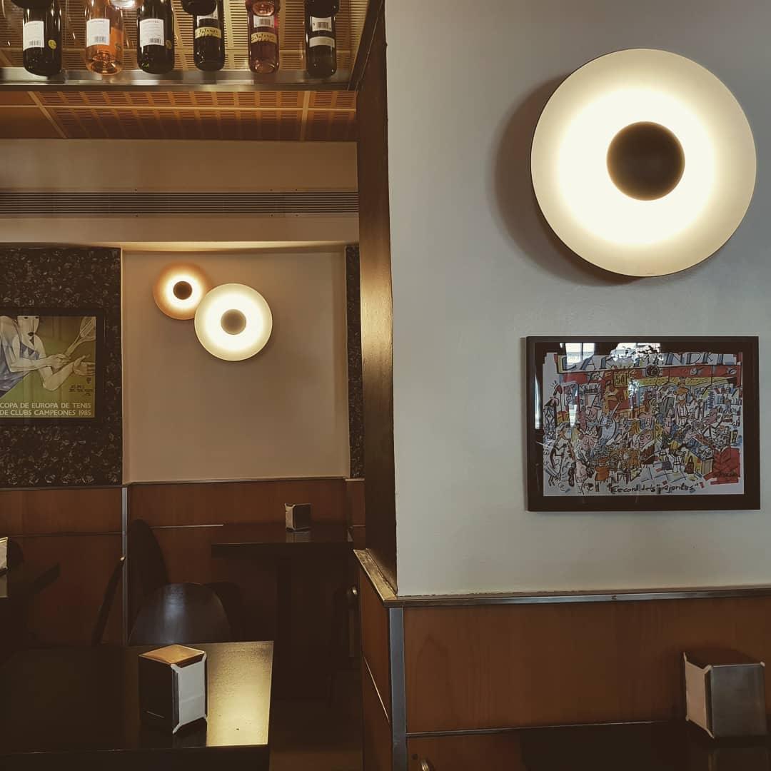 Xevan Elegance Simplicity Glow Wall Light