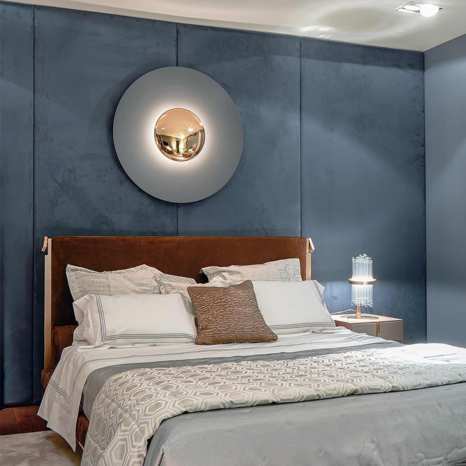 Xevan Elegance Simplicity Glow Wall Light