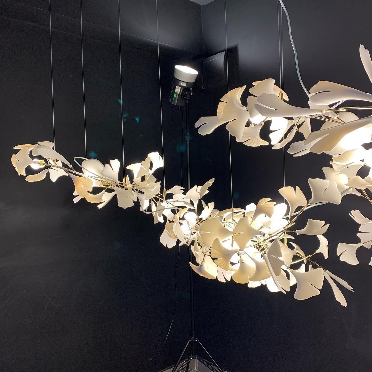 Ceroraine Chandelier Gingko A Porcelain LED Modern